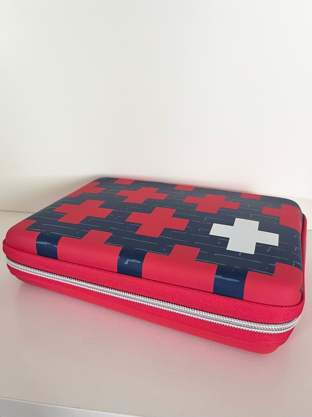 First aid train case - Picture 6 of 16